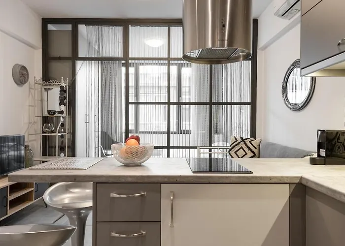 Innovative Cosy Intimate In Ladadika *