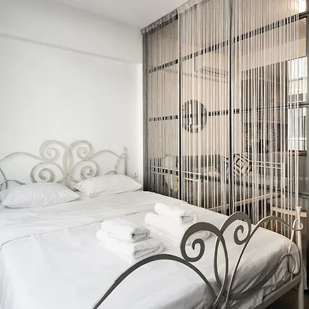 Innovative Cosy Intimate In Ladadika