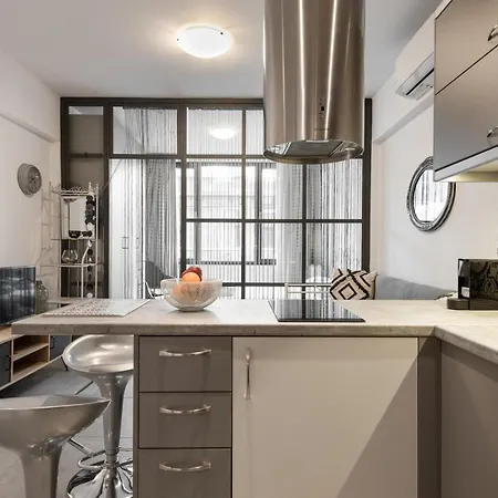 Innovative Cosy Intimate In Ladadika *