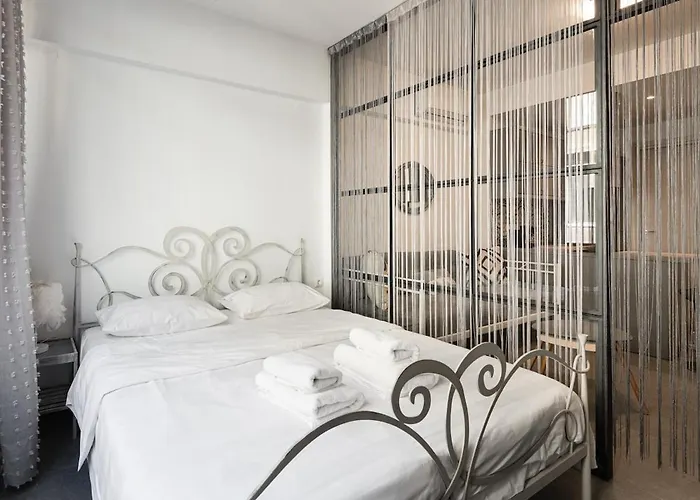 Innovative Cosy Intimate In Ladadika