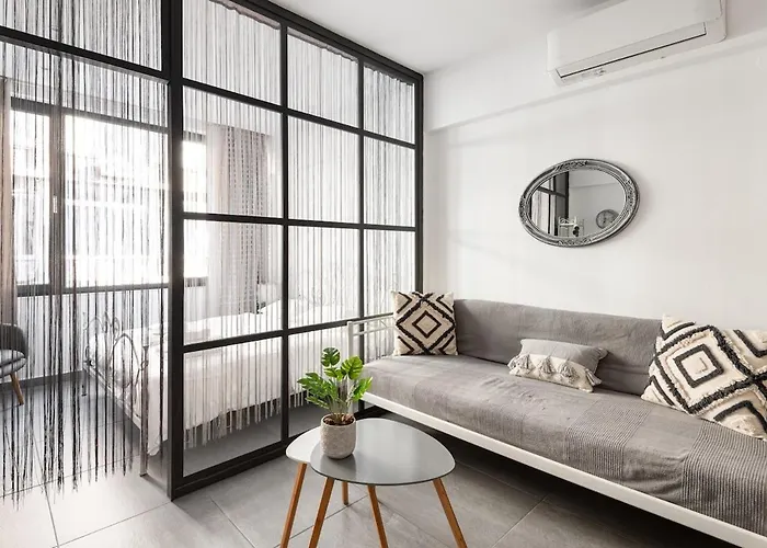 Innovative Cosy Intimate In Ladadika